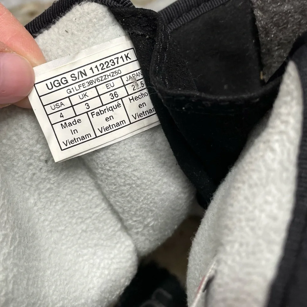 UGG TOTY WEATHER BOOTS- BLACK Kids Size 4 Thinsulate Waterproof Fleece Lining